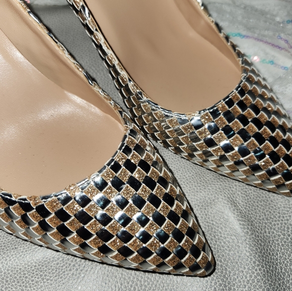 ✨️GOLD & SILVER  HEELS - Picture 2 of 5